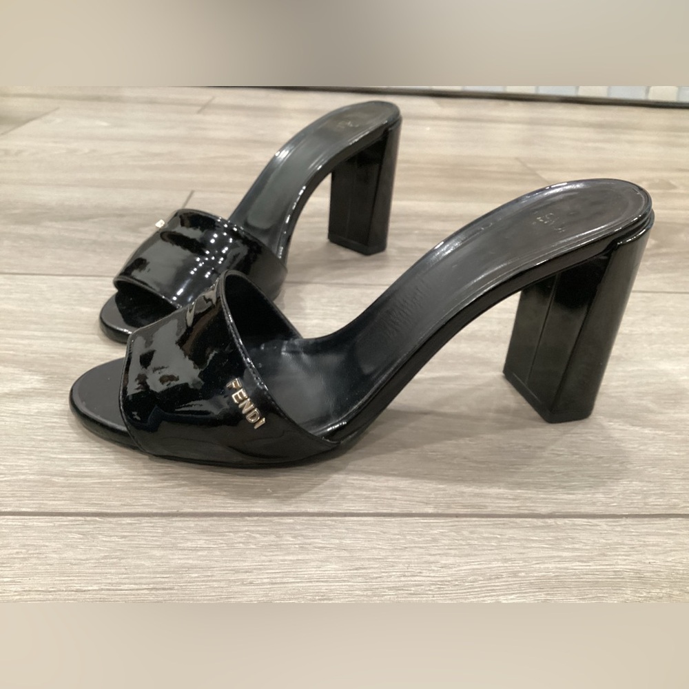 Fendi sandal slides heels slip on mules size 7 37 gold logo
